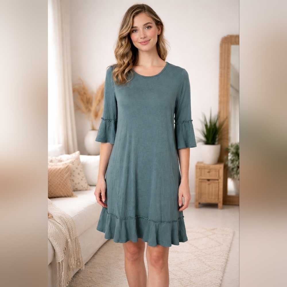 🎄 Lauren Conrad Ruffled T-shirt Dress